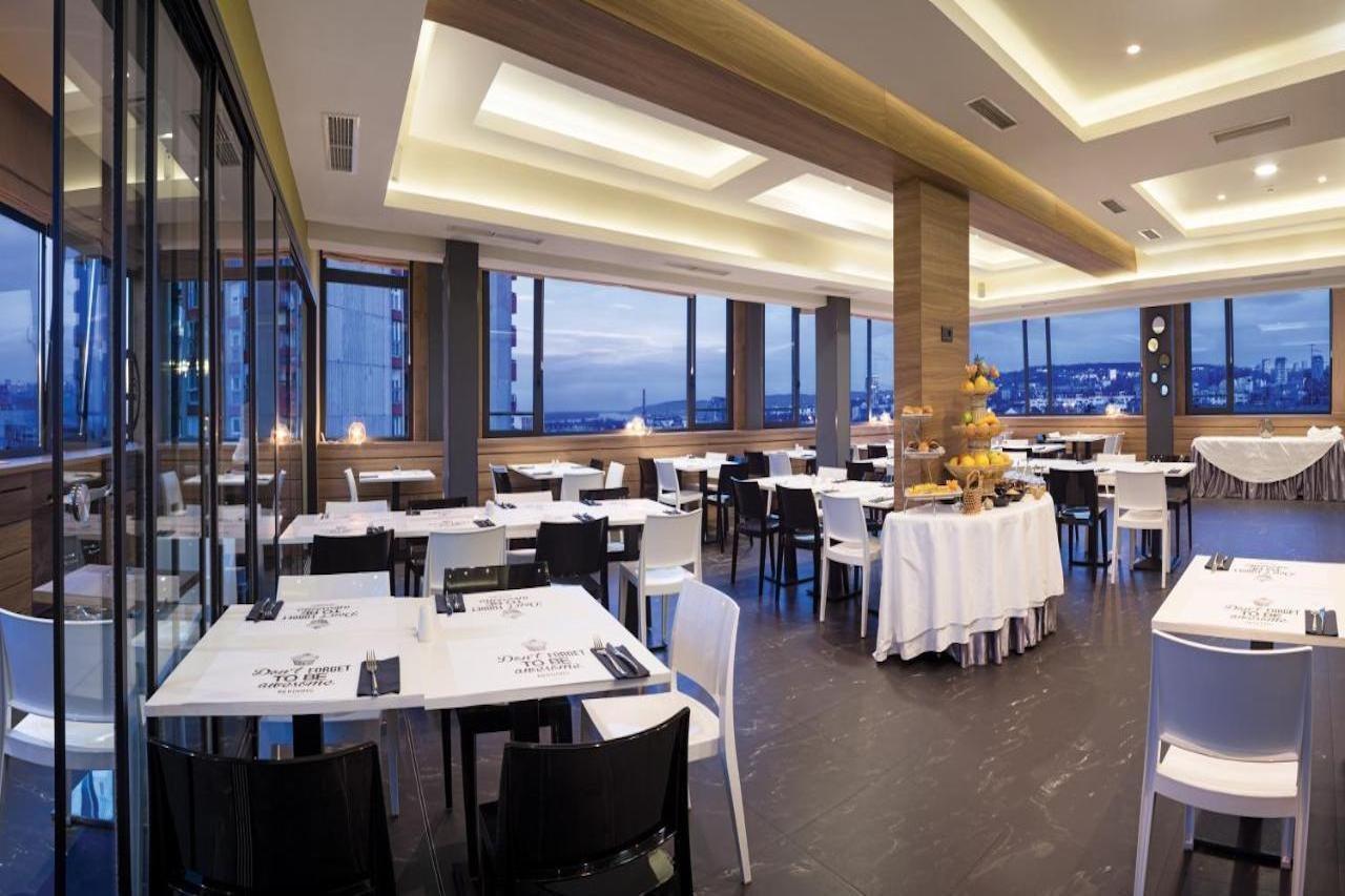 Hotel Radisson Red Belgrad Exterior foto