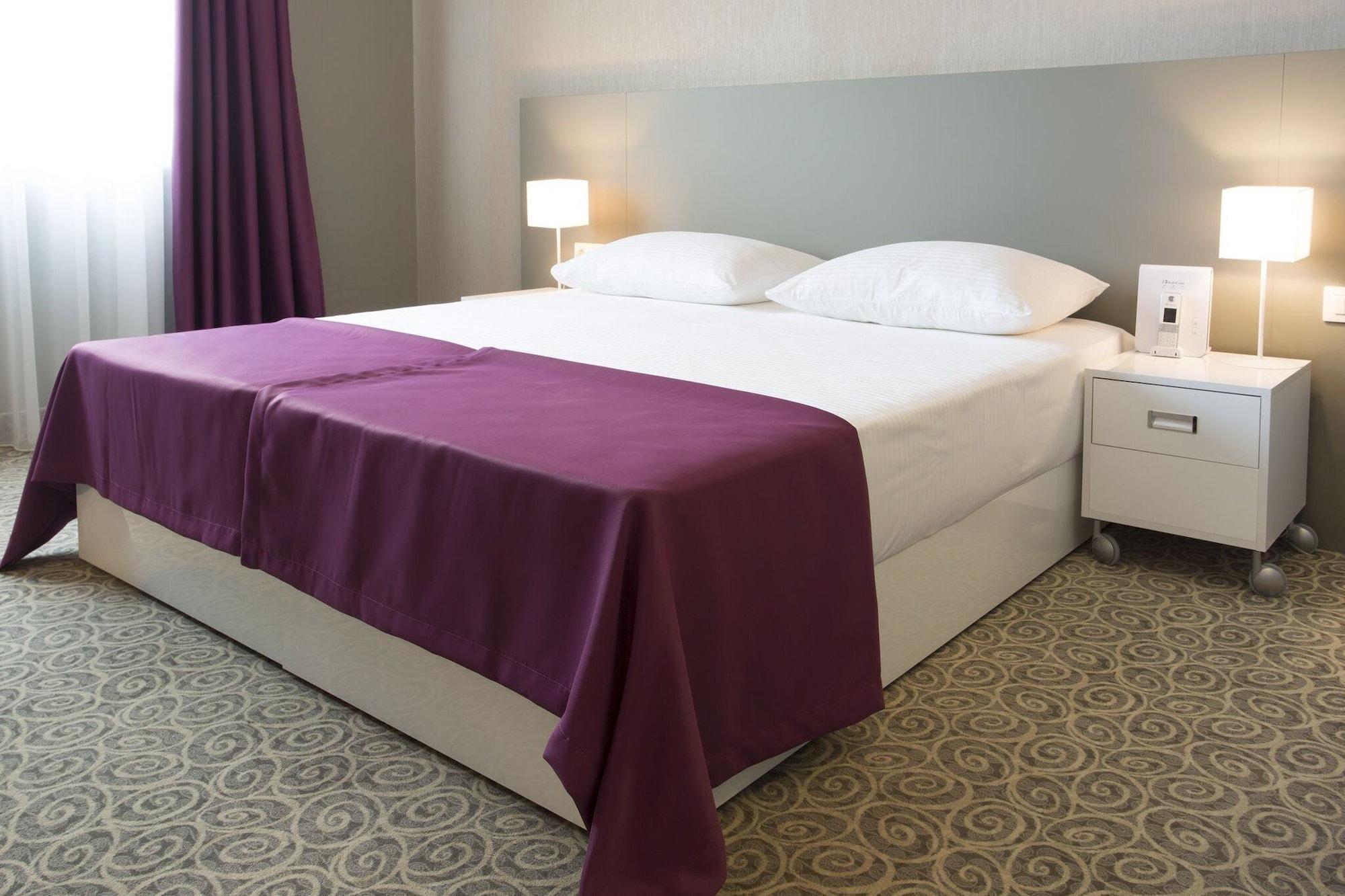 Hotel Radisson Red Belgrad Exterior foto
