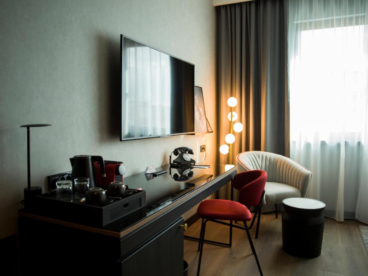 Hotel Radisson Red Belgrad Exterior foto